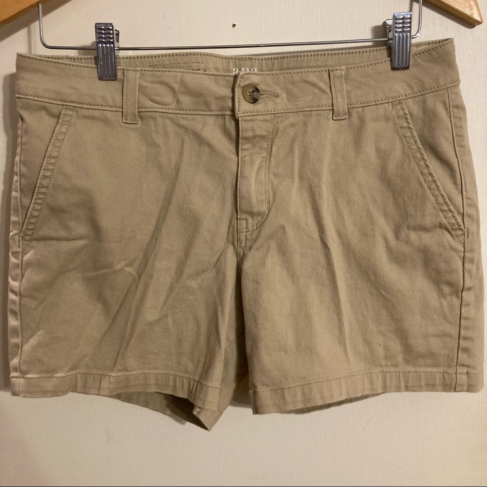 a.n.a. Khaki chino shorts
